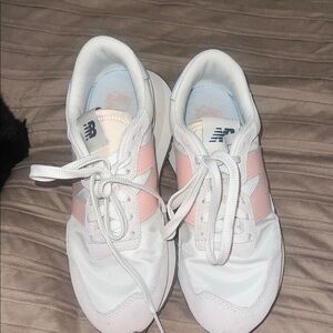 Never worn New Balance White and Light Pink Sneakers